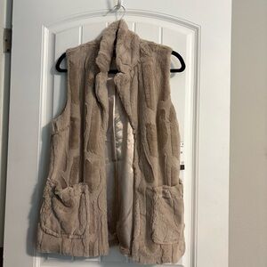 Coffee Shop New York Tan Faux Fur Vest
